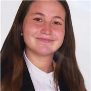 Profesora de economía imparte clases